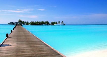 Urlaub in den Malediven: Strand, Steg und Meer