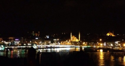 Sicht auf Istanbul bei Nacht