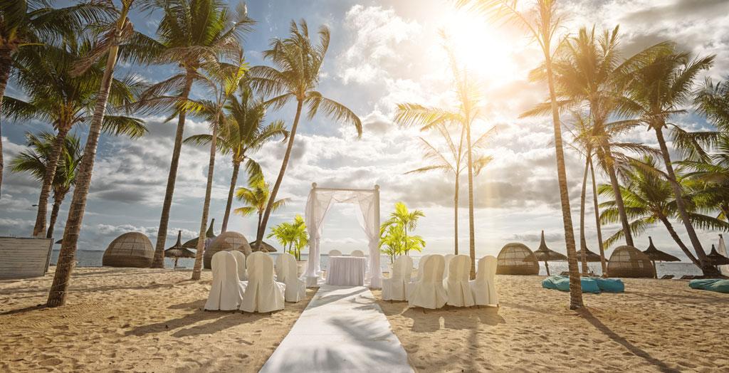 Hochzeit unter Palmen am Strand