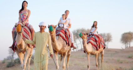 Kameltour durch Wüste von Ras Al Khaimah mit Kindern