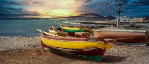 Fischerboote auf der Insel Sao Vicennte auf den Kapverden