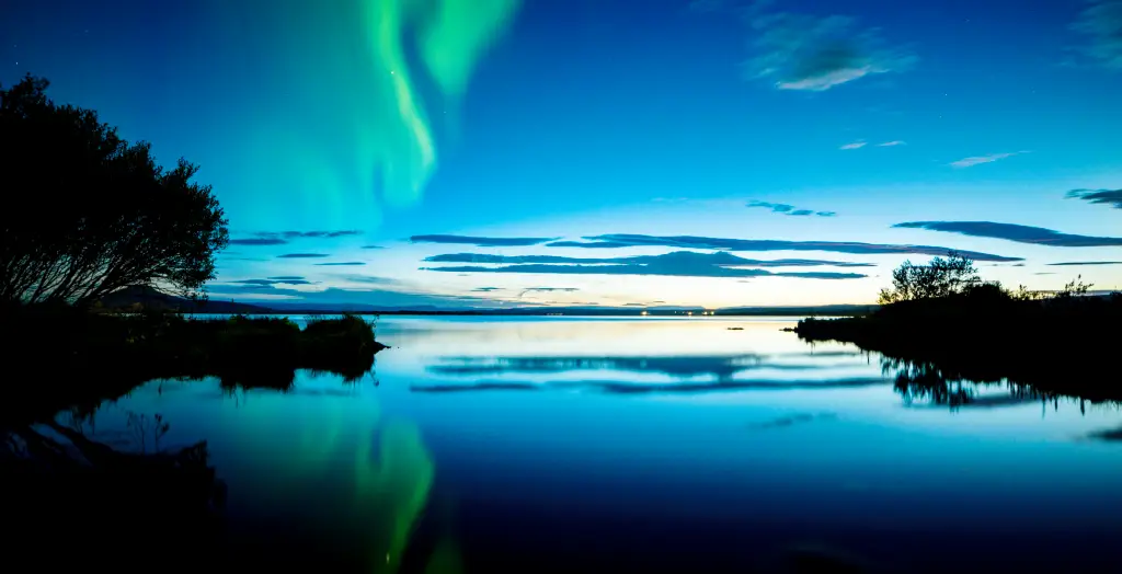 Polarlichter über dem Myvatn-See in Island