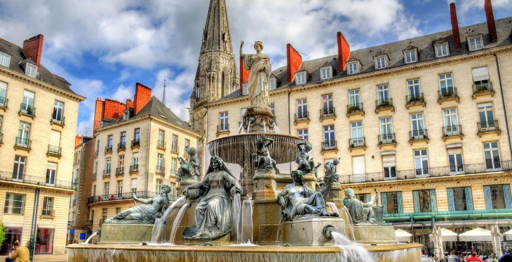 Brunnen am Place Royal in Nantes, Frankreich
