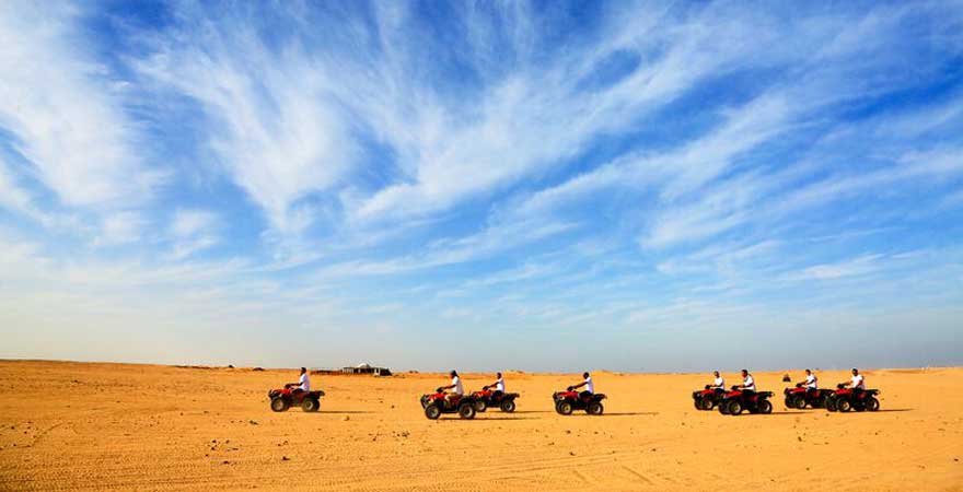 Quadtour mit acht Quads durch die Wüste in Ägypten