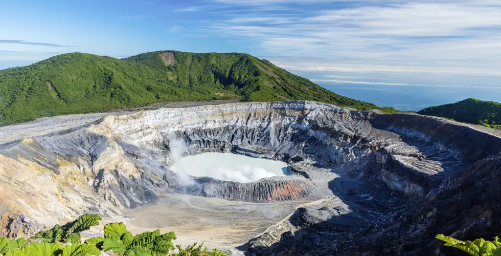 Krater vom Vulkan Poas in Costa Rica