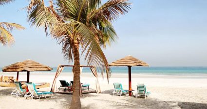 Strand eines Hotels in Ajman, VAE