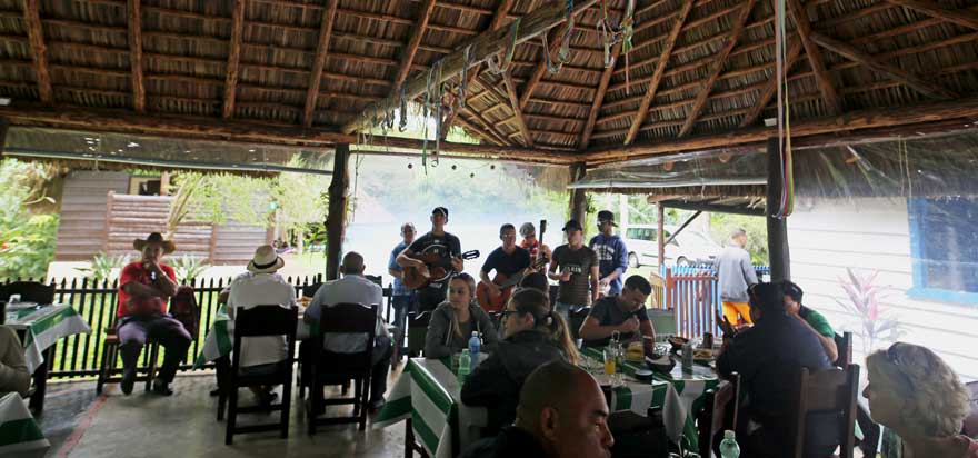 Kubanisches Restaurant mit Band