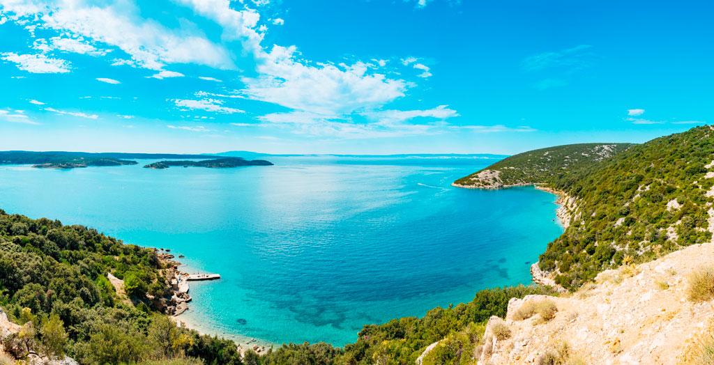 Blick auf die Stadt Lopar auf der Insel Rab, Kroatien
