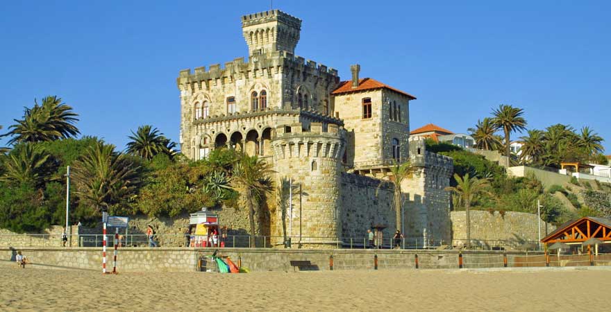 Praia do Tamariz mit Burg Etoril 