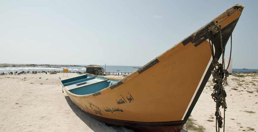 Boot am Strand im Kairaba Mirbat Resort