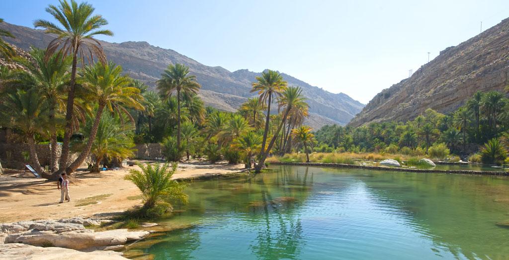 Wunderschöner Naturpool im Gebirge Wadi Bani Khalid, Oman