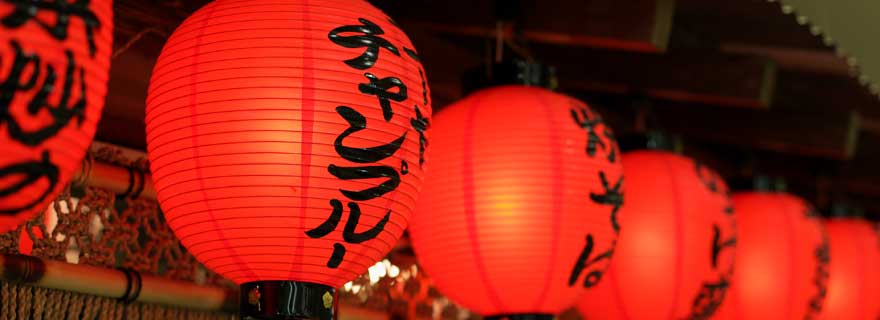 rote Lampenschirme in Japan