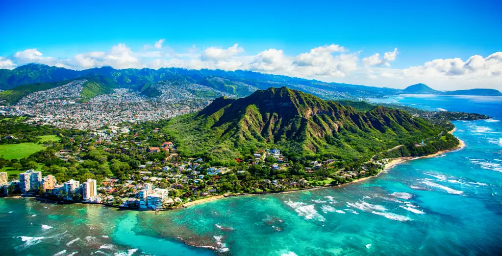 Luftaufnahme des Diamond Head und Waikiki Beach in Honolulu, Oahu, Hawaii,  USA