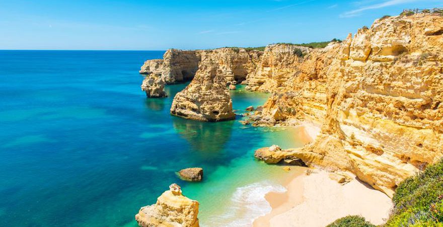 Strand in der Algarve in Portugal