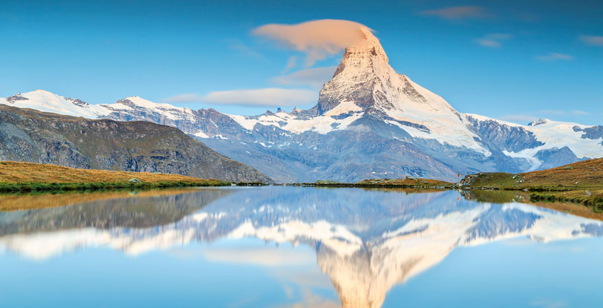 Blick auf See und Matterhorn in der Schweiz