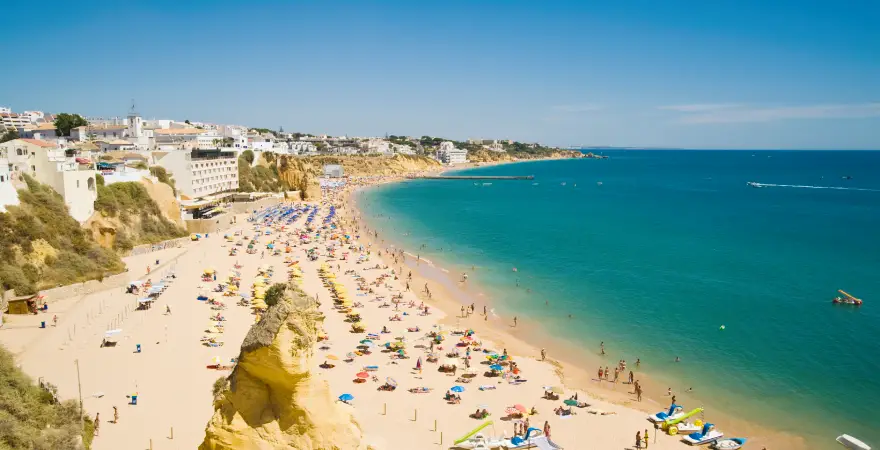 Strand von Albufeira, Algarve, Portugal