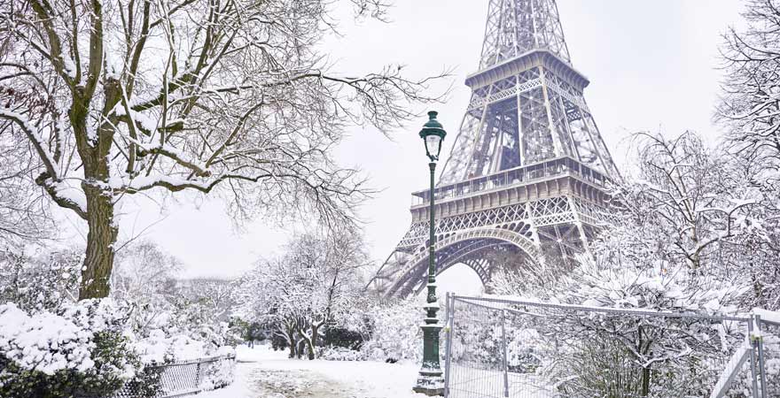 Eiffelturm in Paris im Winter