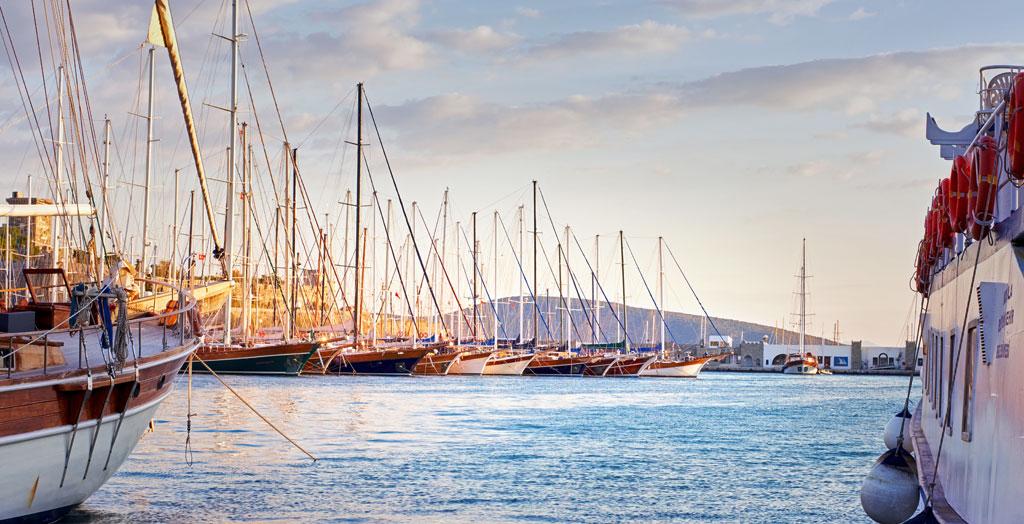 Segelschiffe im Hafen von Bodrum, Türkei