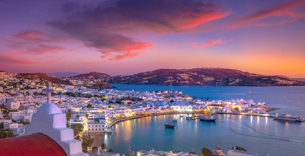 Hafen von Mykonos zum Sonnenuntergang, Griechenland
