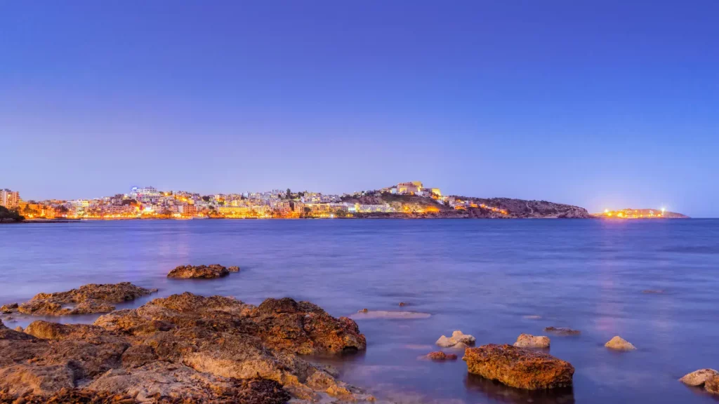 Strand Playa d’en Bossa auf Ibiza, Spanien