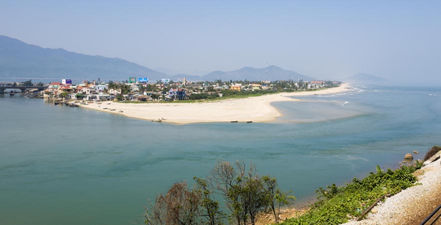 Blick auf Lang Co in der Provinz  Thua Thien-Hue in Vietnam