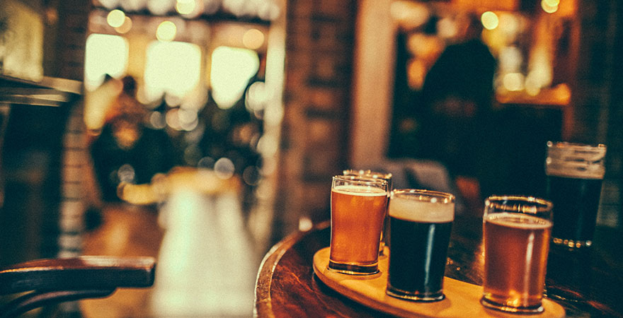 Bier-Variationen in einem britischen Pub
