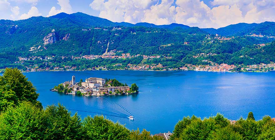 Ortasee in der Region Piemont in Italien