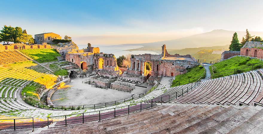 Antikes Theater in Taormina auf Sizilien in Italien