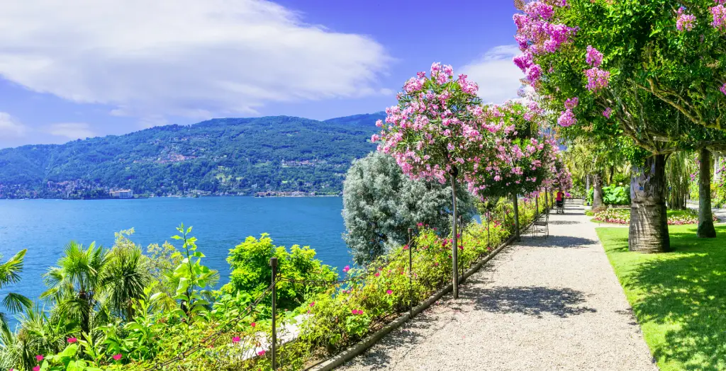 Wunderschöner Blumengarten in Isola Madre am Lago Maggiore, Italien