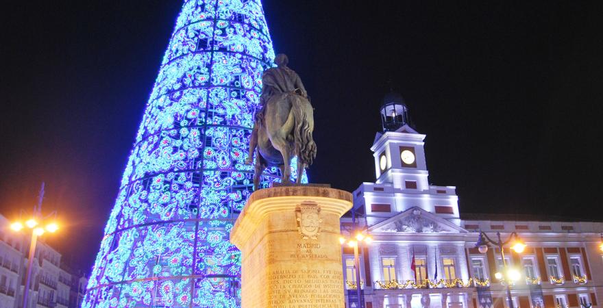 Weihnachtsbaum aus LED-Lichtern in Madrid