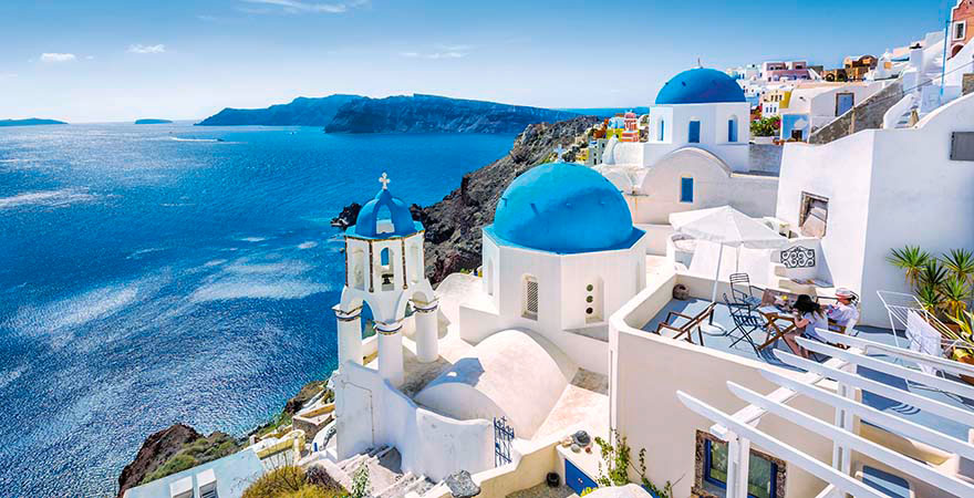 Blaue Kuppelkirchen von Santorini, Griechenland