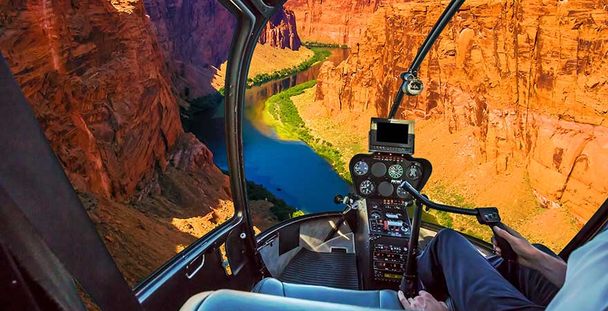 Hubschraubercockpit am Grand Canyon Lake Powell in den USA