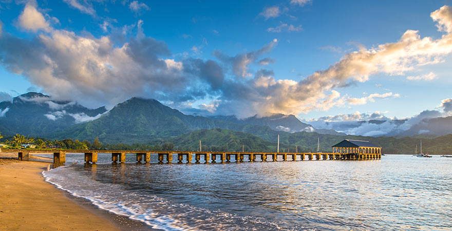 Blick auf den Strand von Hanalei Bay auf Kauai, Hawaii