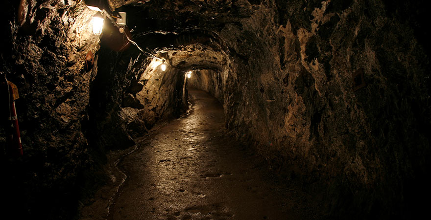 Tunnel in einem Bergwerk