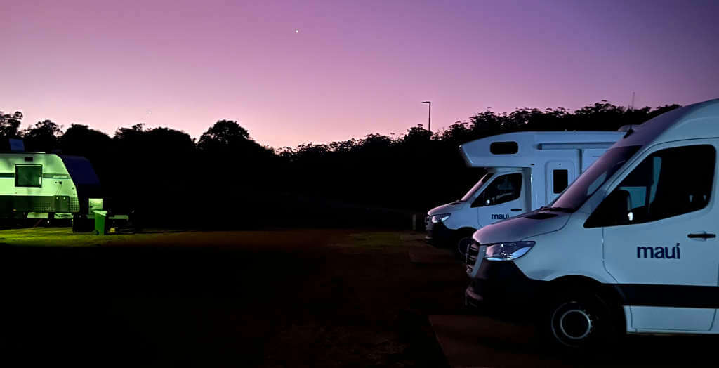 Maui Camper zum Sonnenuntergang in Western Australia