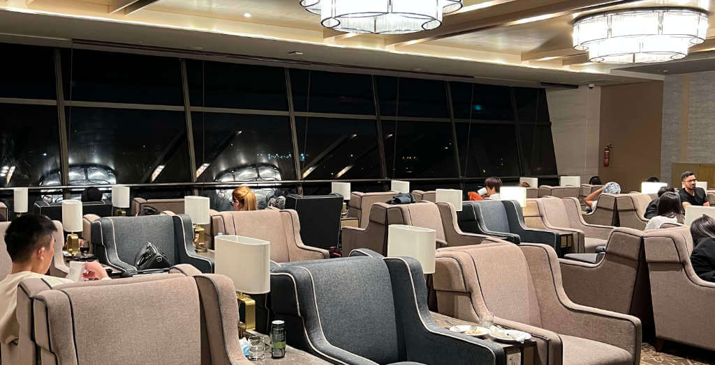 Gemütliche Lounge im Flughafen Singapur