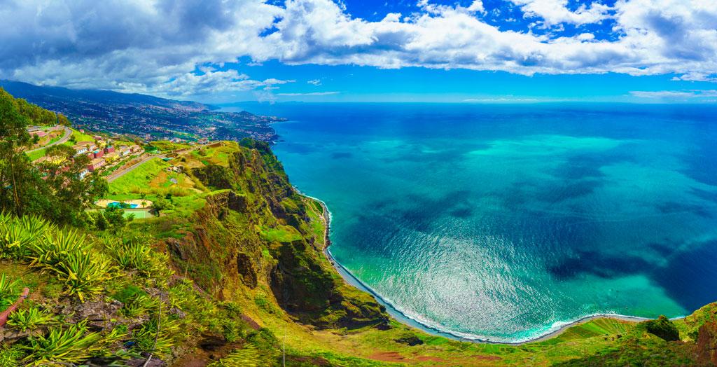 Luftaufnahme vom höchsten Punkt der Insel Madeira vom Cabo Girao