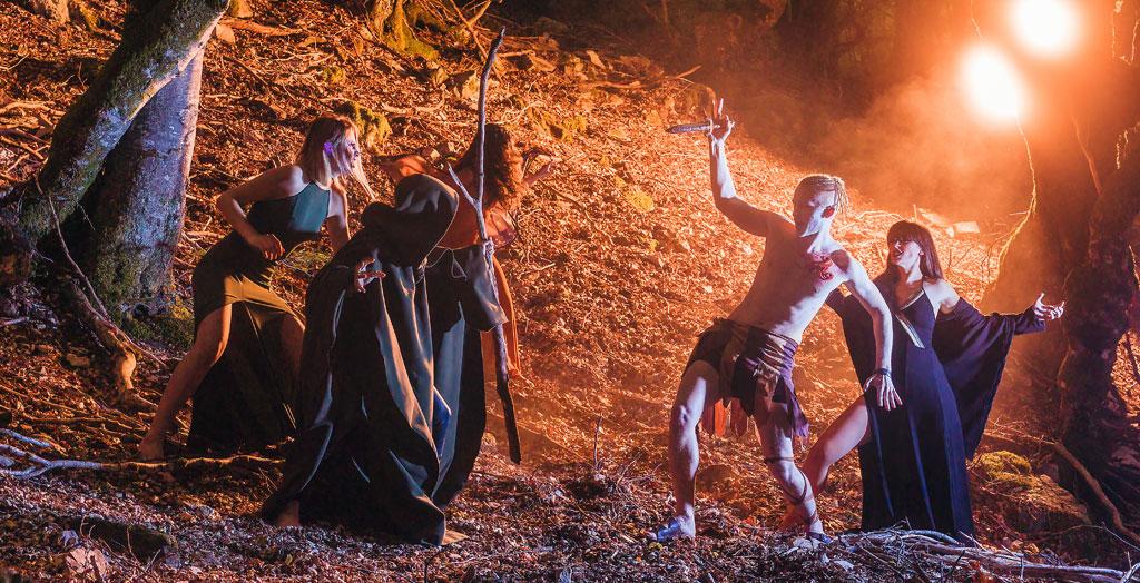 Samhain: Der keltische Vorläufer von Halloween, geprägt durch einen rituellen Kampf mit einem Druiden