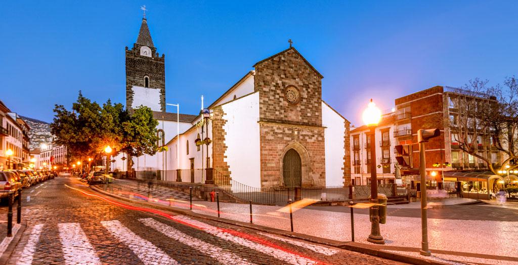 Sé Cathedral in Funchal zum Sonnenuntergang auf der Insel Madeira