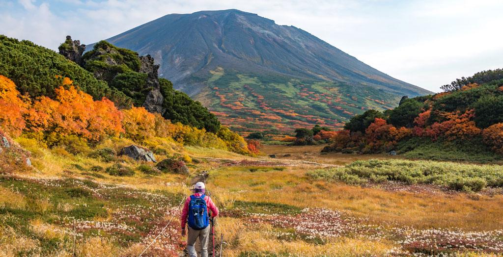 Wanderer in den Bergen in Japan