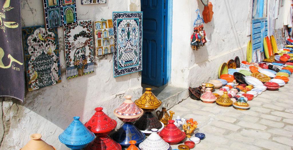 Keramik und Fliesen zum Verkauf in Djerba, Tunesien