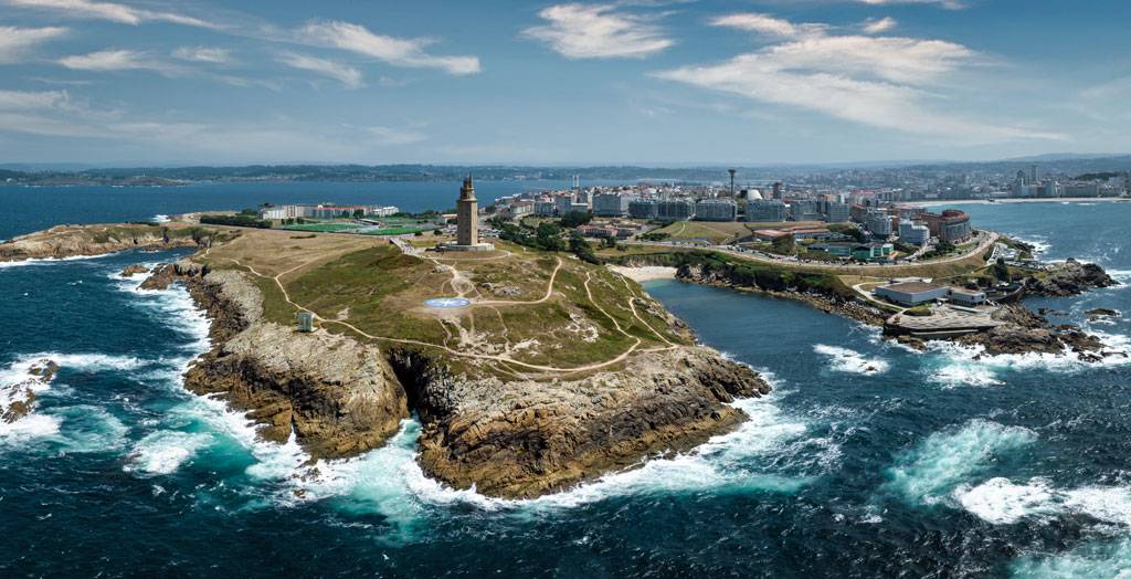 Herkulesturm und Stadt A Coruña in der Region Galizien, Spanien