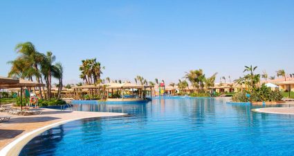 Poollandschaft eines Hotels in Sharm El Sheikh, Ägypten