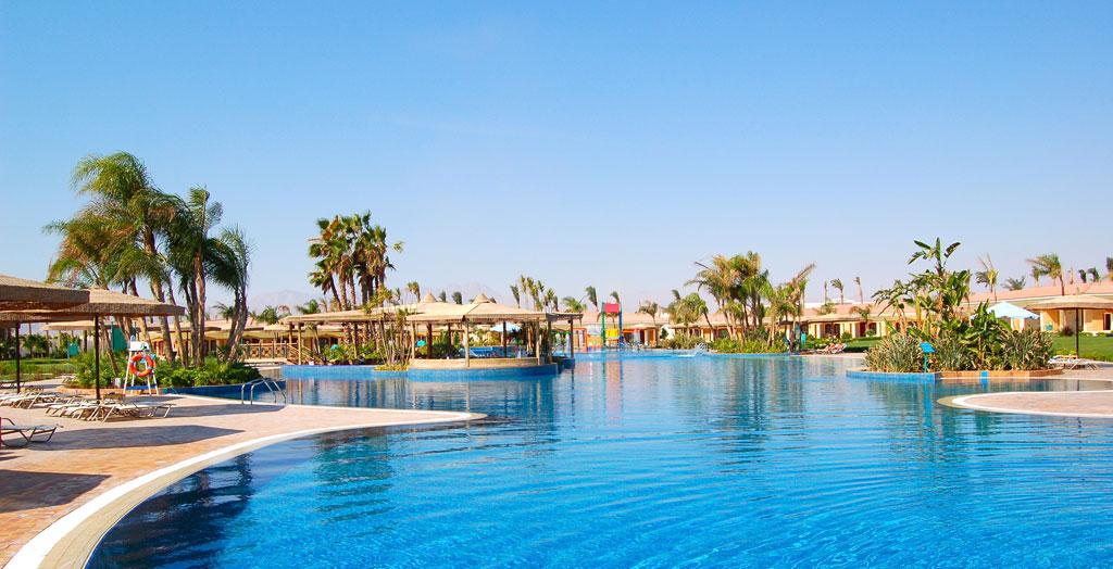 Poollandschaft eines Hotels in Sharm El Sheikh, Ägypten
