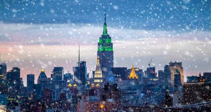 Panorama von New York im Winter mit Schnee, USA