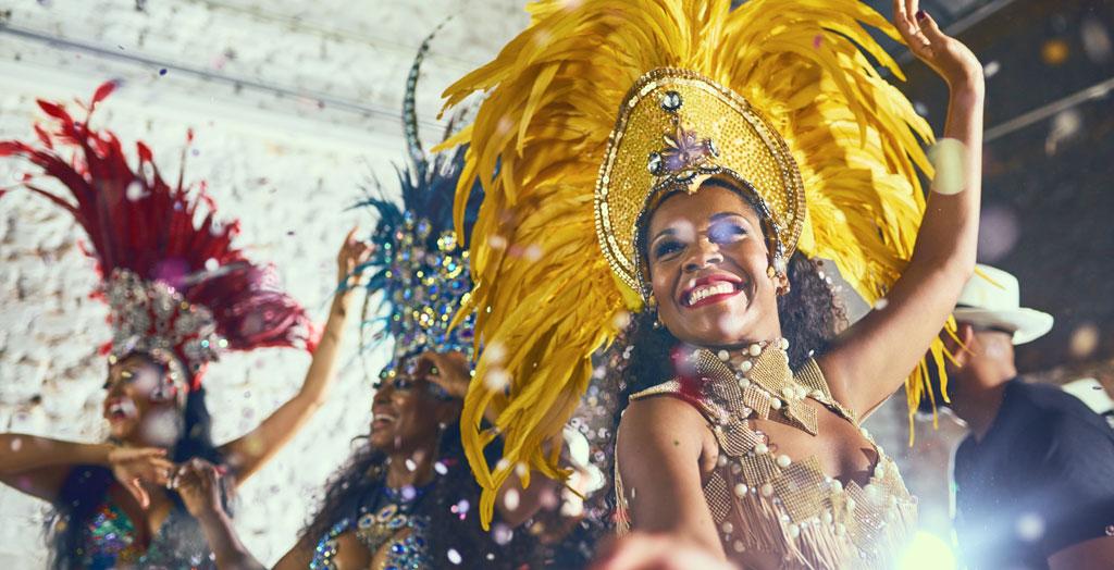 Sambatänzerinnen beim Karneval in Brasilien