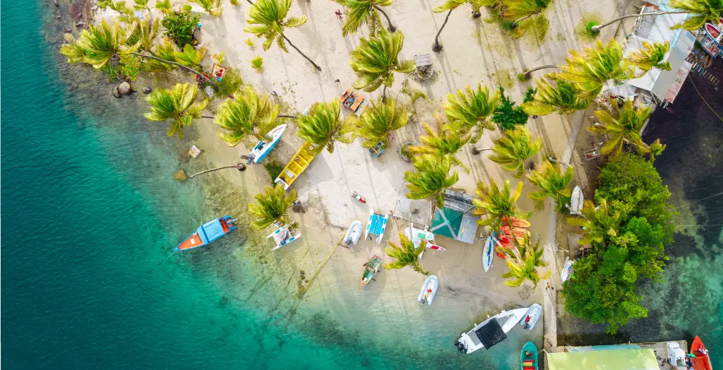 Luftaufnahme der Marigot Bay auf der Insel Sint Martin, Antillen, Karibik
