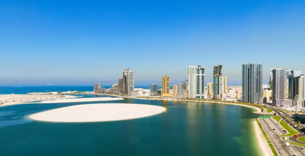 Strand Al Khan in Sharjah, VAE [Bildquelle: © Albacazar | Canva]