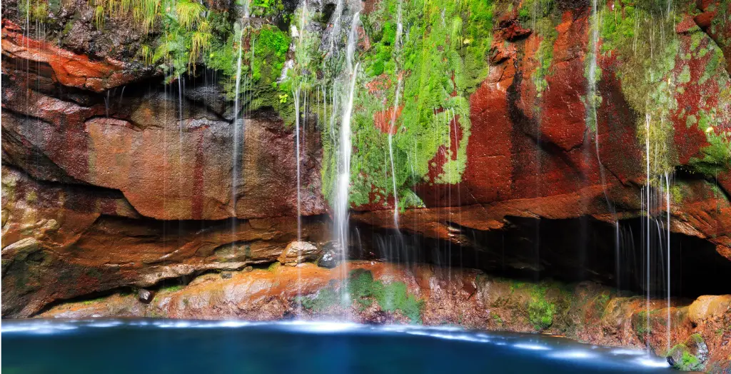 25 Fontes Wasserfall im Rabaçal-Naturschutzgebiet auf der Insel Madeira, Portugal