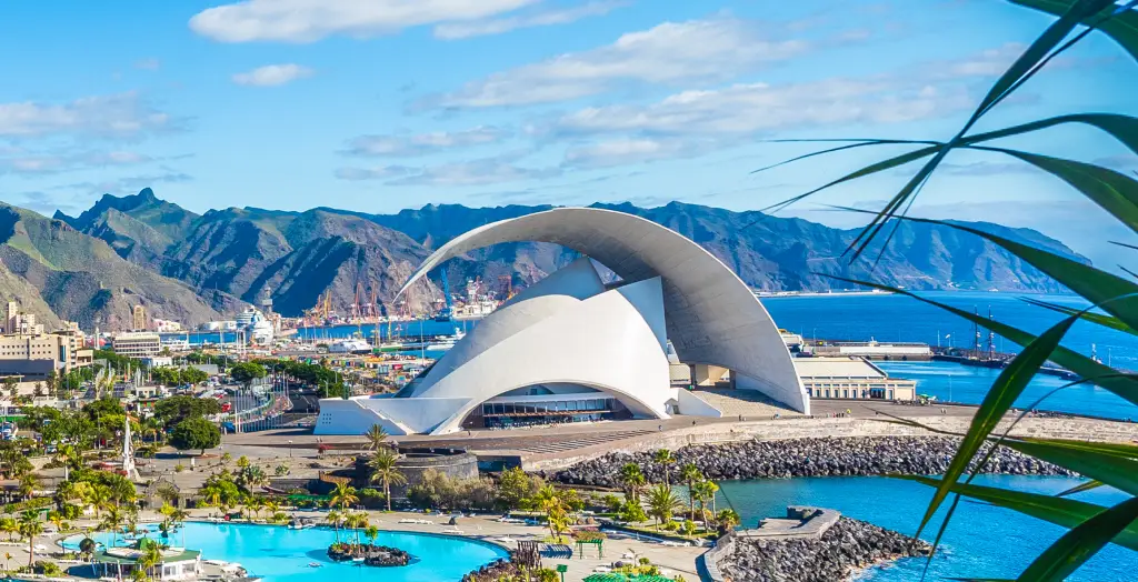 Das Auditorio de Tenerife, ein modernes architektonisches Wahrzeichen in Santa Cruz de Tenerife, Kanarische Inseln, Spanien